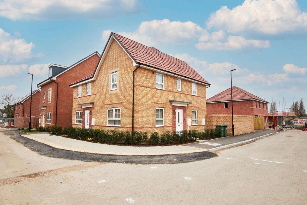 Superb 3Br House In Coventry Sleeps 9 W/Parking Villa Exterior foto