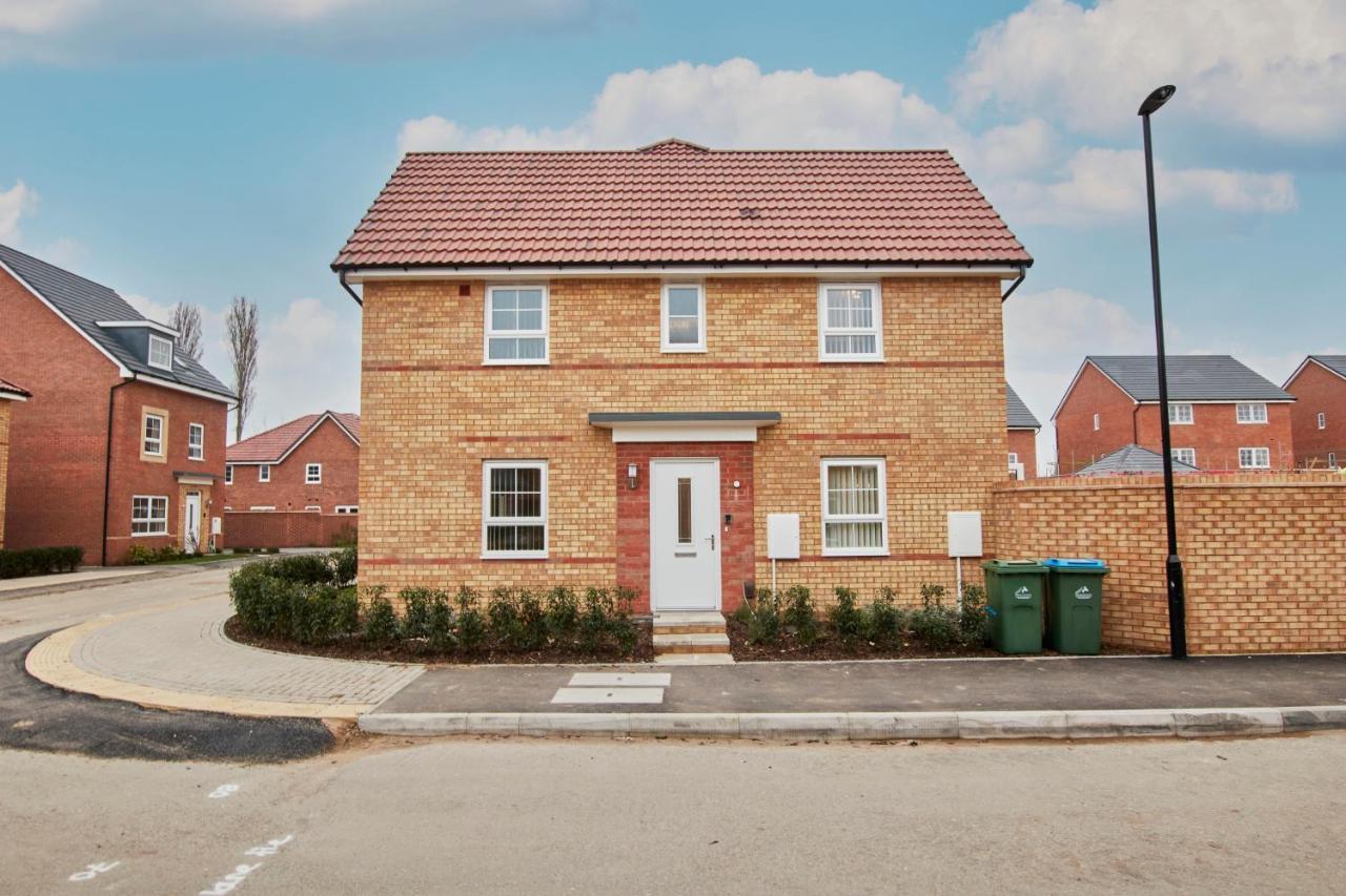 Superb 3Br House In Coventry Sleeps 9 W/Parking Villa Exterior foto